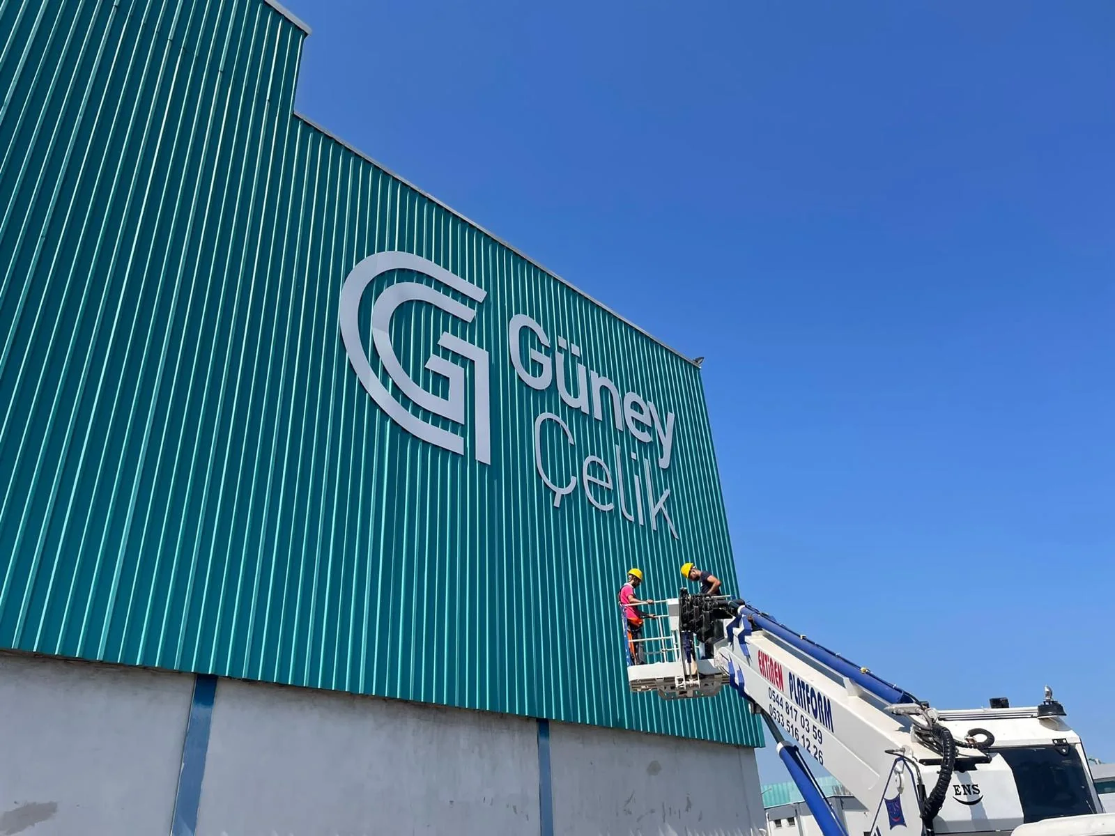 Güney Çelik endüstriyel marka iletişimi, fuar ve tabela çalışması